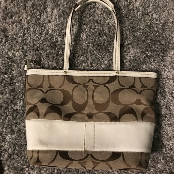 Coach Handbags - Coach signature tote